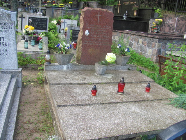 Grób PIOTR KOŁAKOWSKI