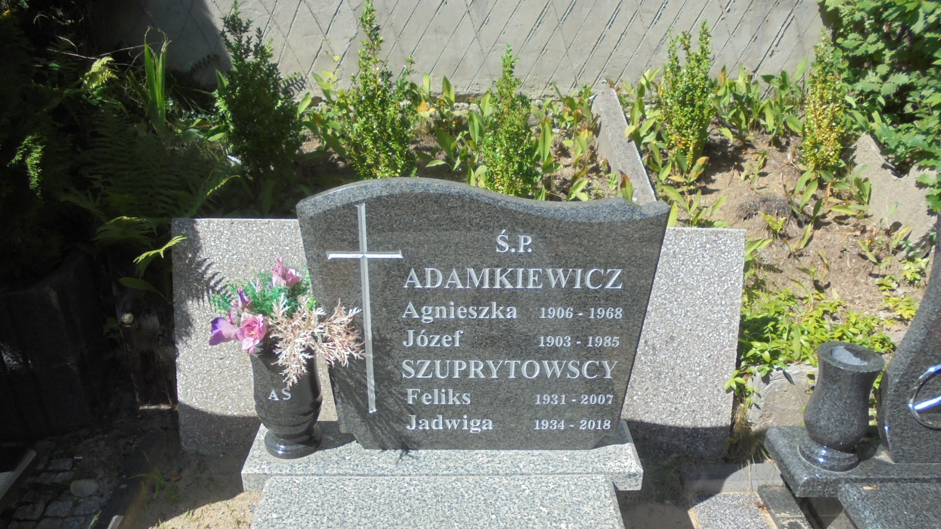 Agnieszka ADAMKIEWICZ Gdynia - Grobonet - Wyszukiwarka osób pochowanych