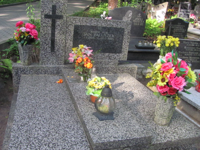 Grób EDWARDA PALUSZEK