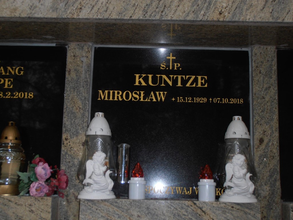 Zdjęcie grobu MIROSŁAW KUNTZE