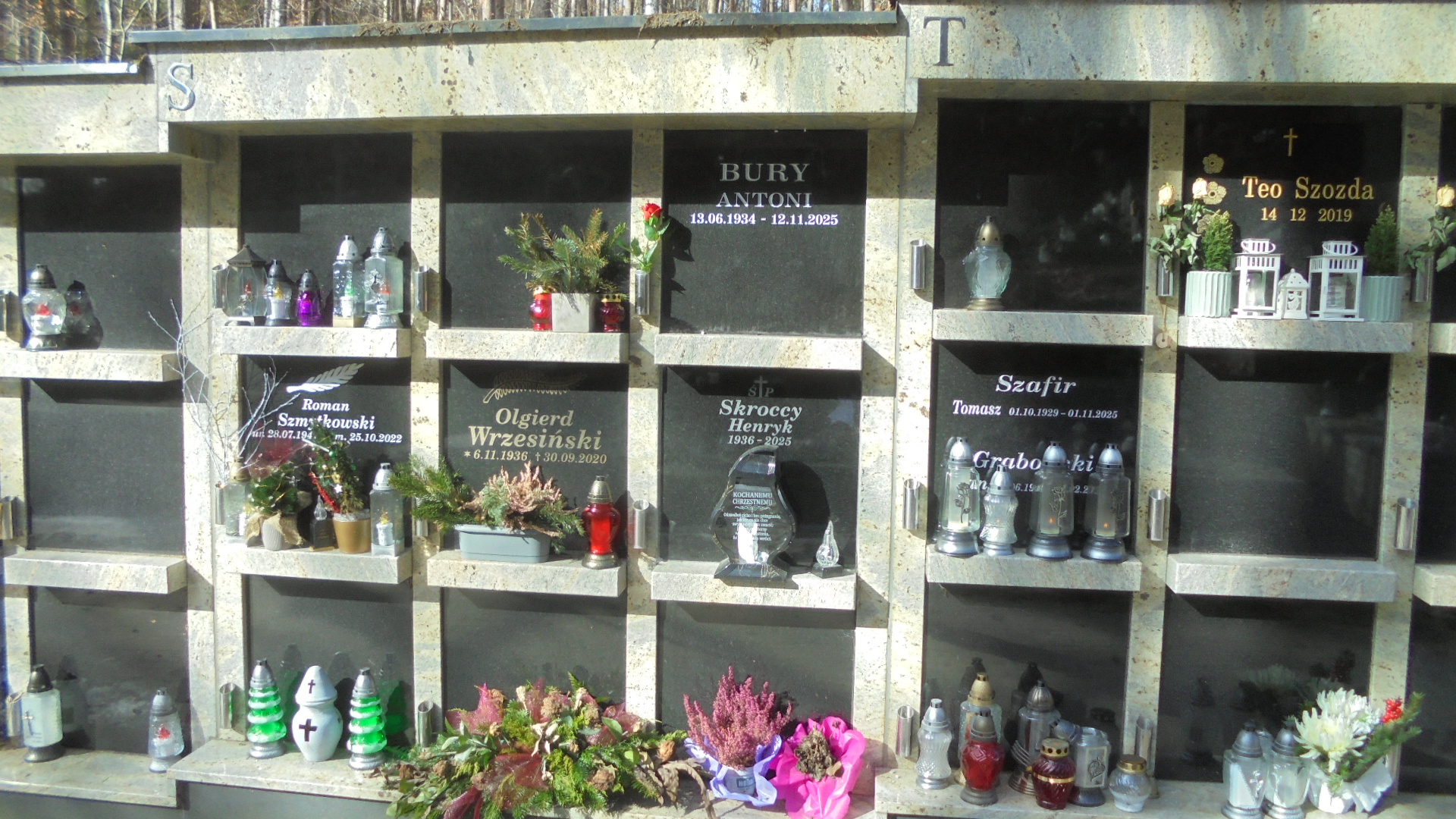 Zdjęcie grobu ANTONI BURY