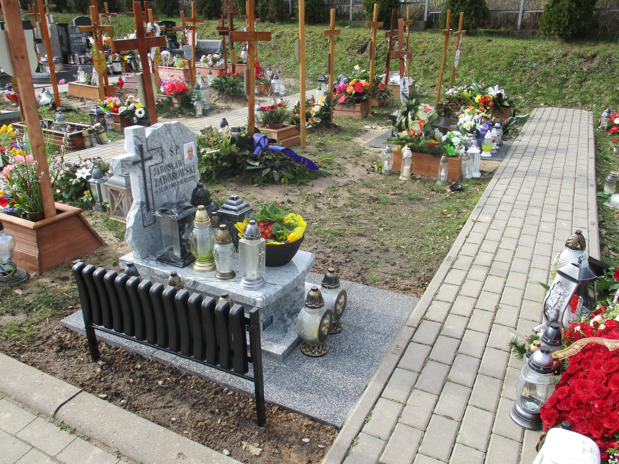 Grób JAROSŁAW ZABOROWSKI