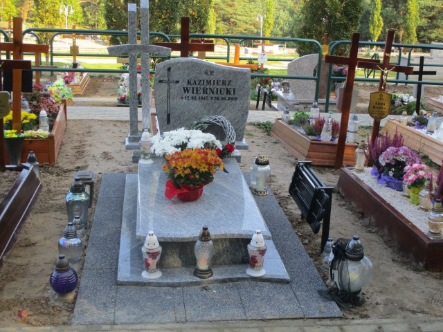 Grób KAZIMIERZ WIERNICKI