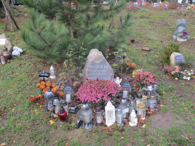 Grób PIOTR ICEK